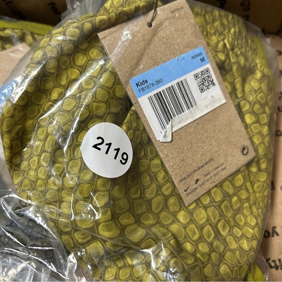 GIRLS SIZE MEDIUM ATHLETIC SHORTS BUNDLE OF 8 NIKE AND DSG OUTDOOR PLAY WEAR - Picture 12 of 13